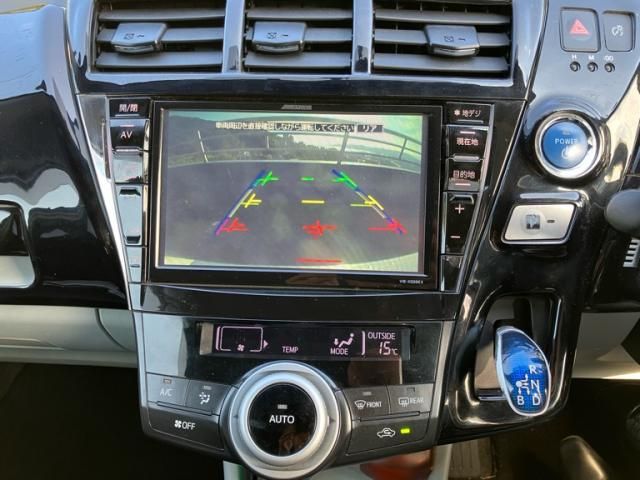 TOYOTA PRIUS Alpha 2013