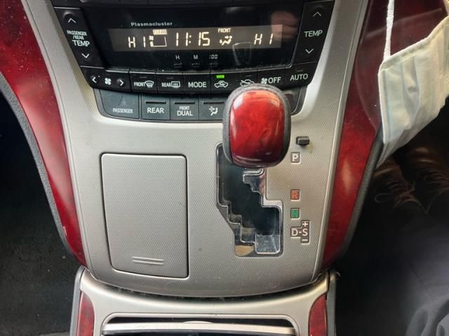 TOYOTA VELLFIRE 2008