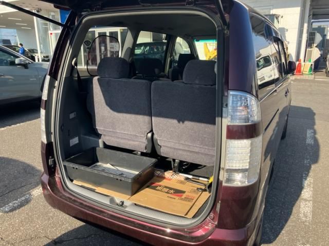 TOYOTA VOXY 4WD 2005