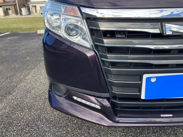 TOYOTA NOAH 4WD 2017