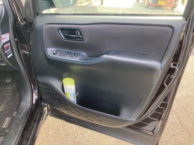 TOYOTA NOAH 4WD 2017