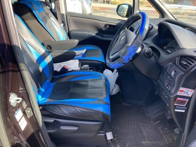 TOYOTA NOAH 4WD 2017