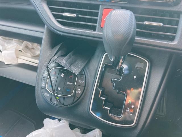 TOYOTA NOAH 4WD 2017