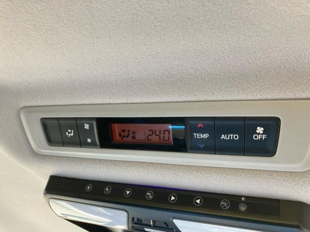 TOYOTA NOAH 4WD 2017