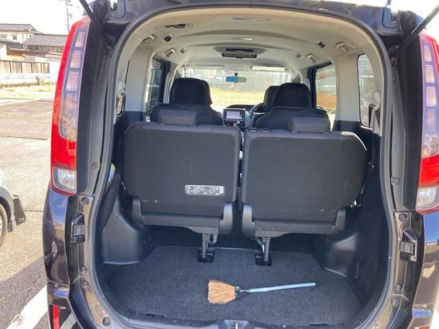 TOYOTA NOAH 4WD 2017