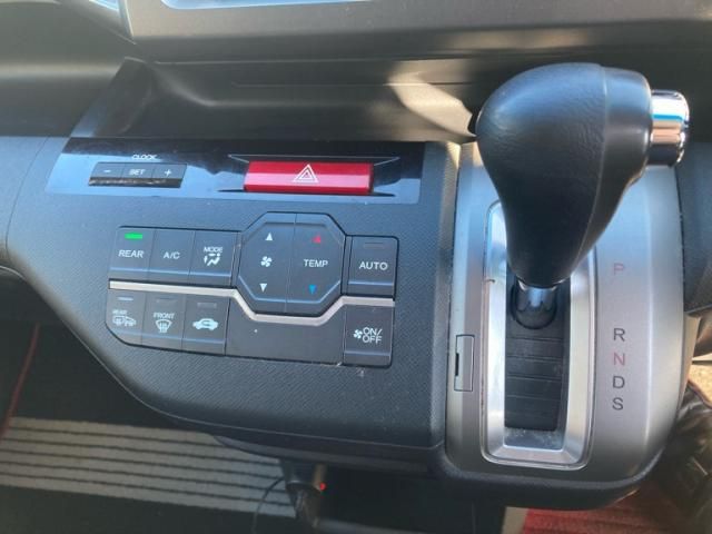 HONDA STEPWAGON SPADA 2010