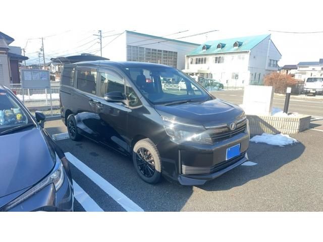 TOYOTA VOXY 4WD 2016