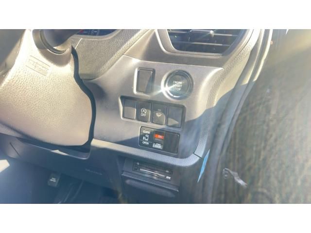 TOYOTA VOXY 4WD 2016