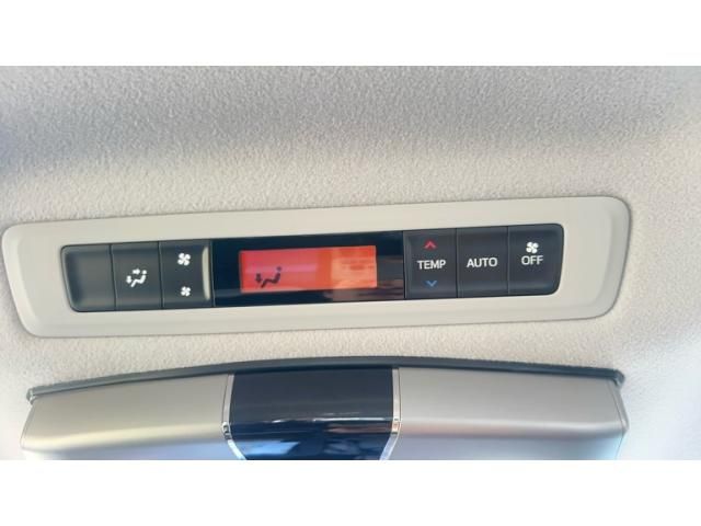 TOYOTA VOXY 4WD 2016