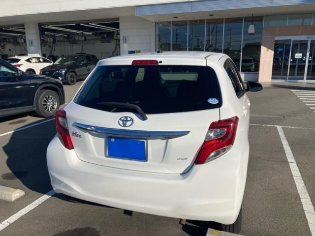 TOYOTA VITZ  4WD 2015