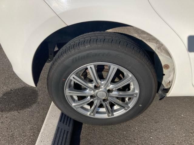 TOYOTA VITZ  4WD 2015