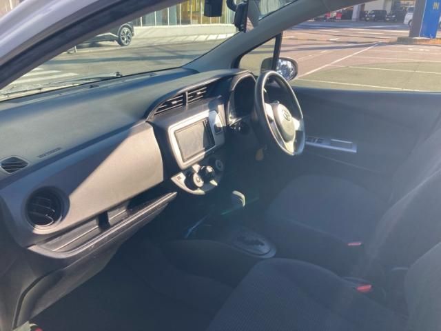 TOYOTA VITZ  4WD 2015