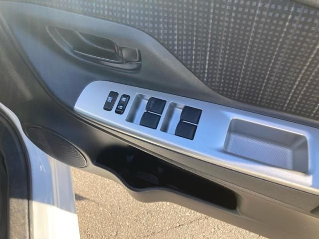 TOYOTA VITZ  4WD 2015