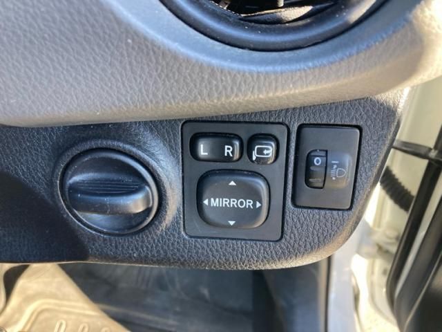 TOYOTA VITZ  4WD 2015