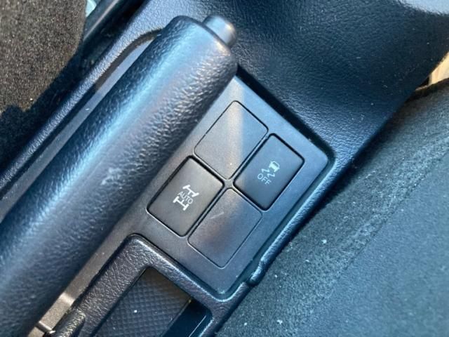 TOYOTA VITZ  4WD 2015