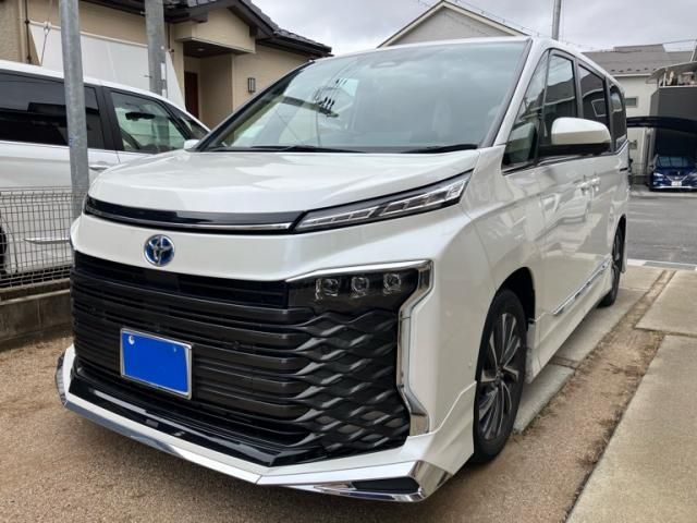 TOYOTA VOXY HYBRID 2024