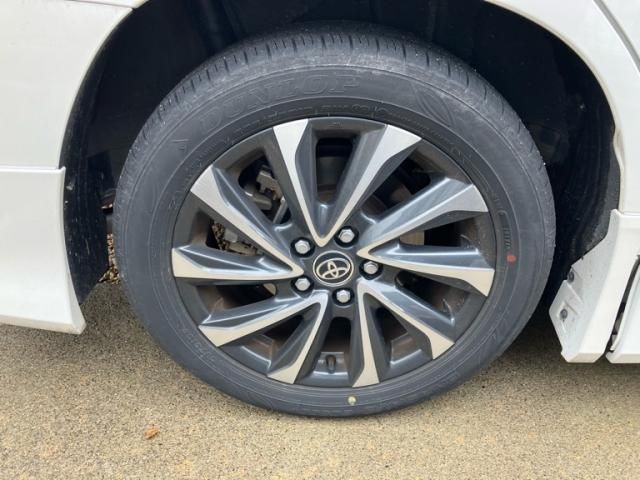 TOYOTA VOXY HYBRID 2024