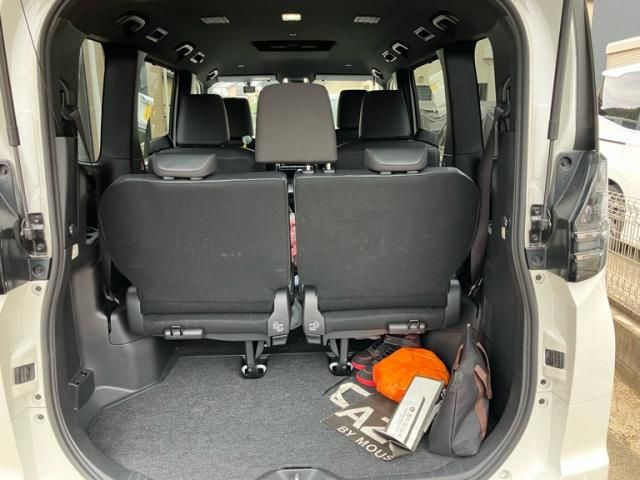 TOYOTA VOXY HYBRID 2024