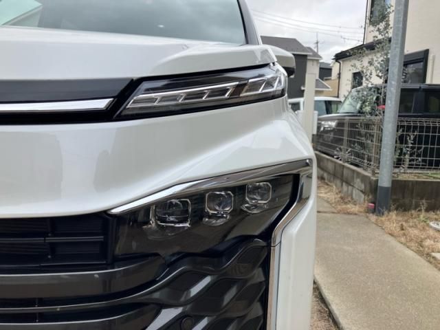 TOYOTA VOXY HYBRID 2024