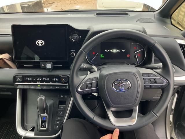 TOYOTA VOXY HYBRID 2024