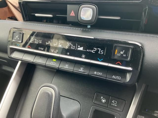 TOYOTA VOXY HYBRID 2024