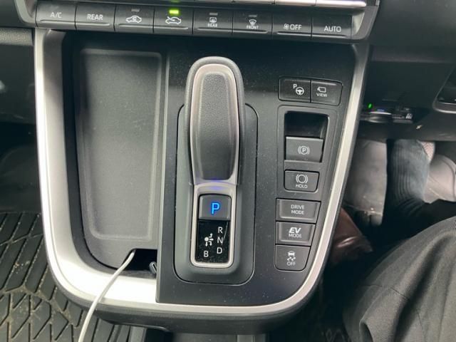 TOYOTA VOXY HYBRID 2024