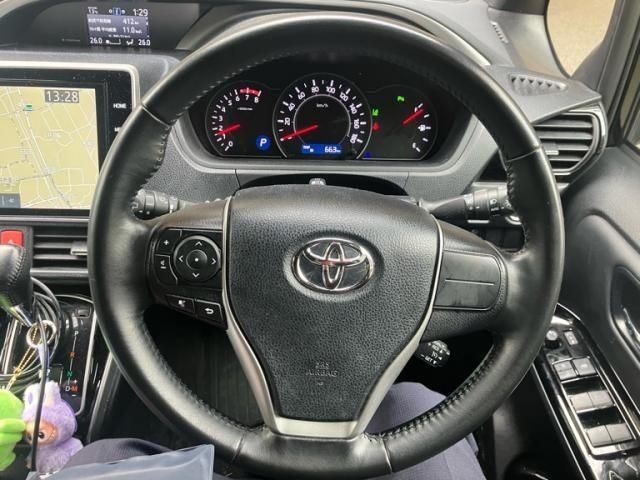 TOYOTA VOXY 2021
