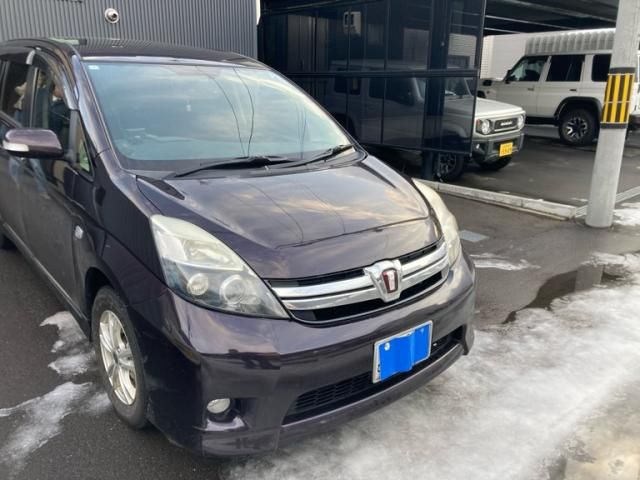 TOYOTA Isis 4WD 2013