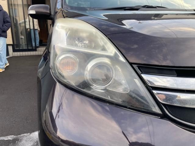 TOYOTA Isis 4WD 2013