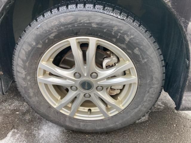 TOYOTA Isis 4WD 2013