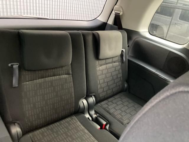 TOYOTA Isis 4WD 2013