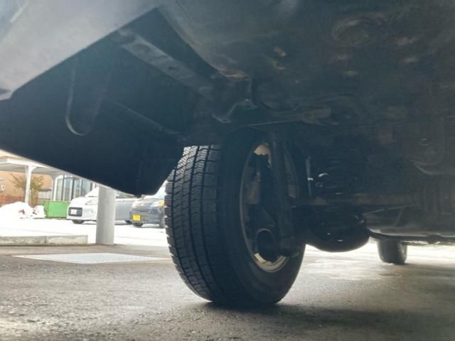 TOYOTA Isis 4WD 2013