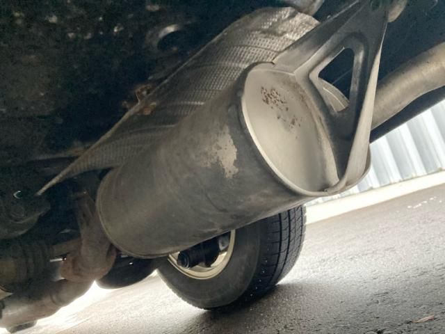 TOYOTA Isis 4WD 2013