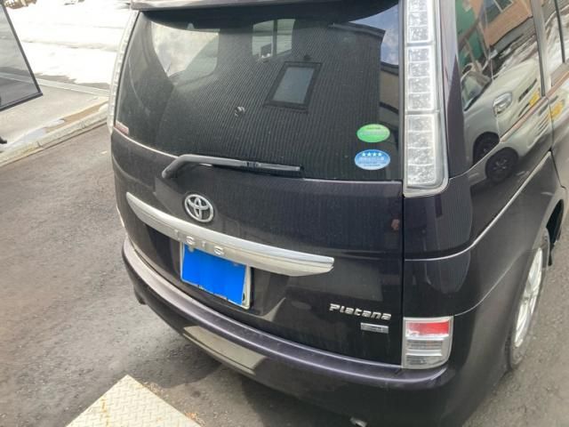 TOYOTA Isis 4WD 2013