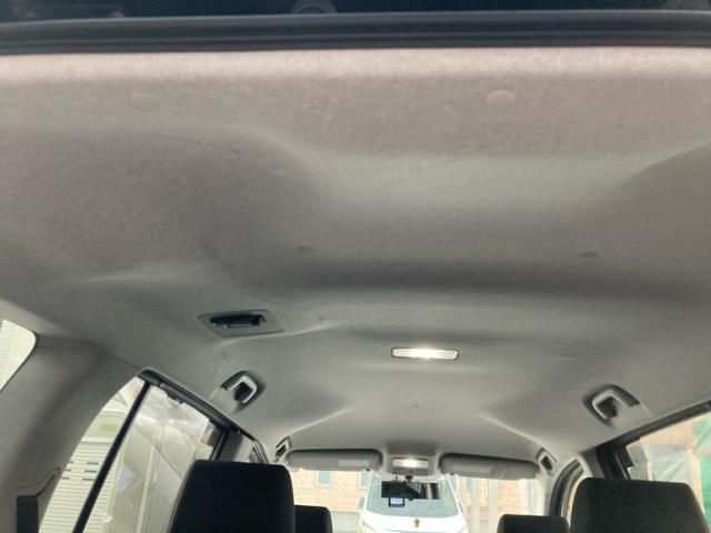 TOYOTA Isis 4WD 2013