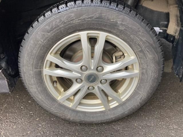 TOYOTA Isis 4WD 2013