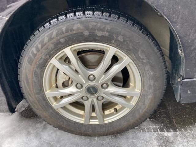 TOYOTA Isis 4WD 2013