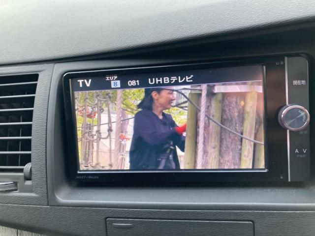 TOYOTA Isis 4WD 2013