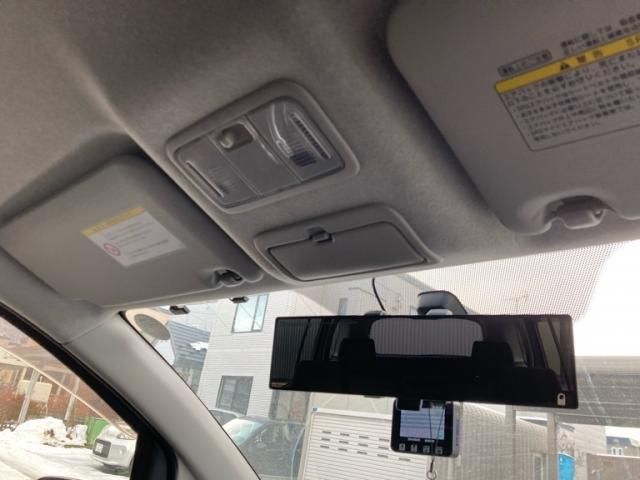 TOYOTA Isis 4WD 2013