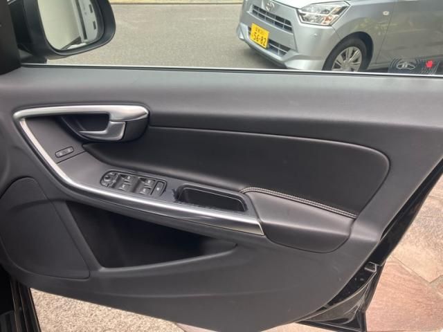 VOLVO VOLVO V60 2012