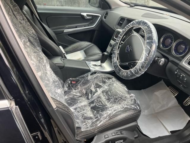 VOLVO VOLVO V60 2012