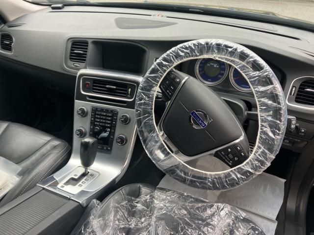 VOLVO VOLVO V60 2012