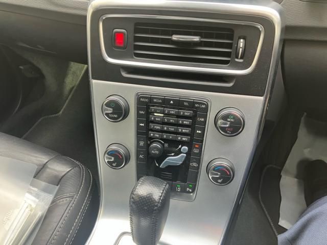 VOLVO VOLVO V60 2012