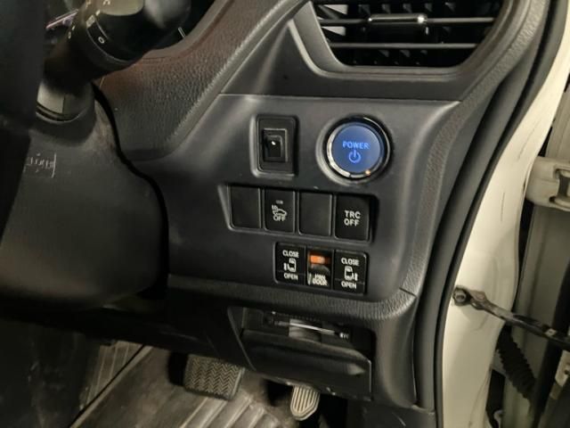 TOYOTA VOXY HYBRID 2015