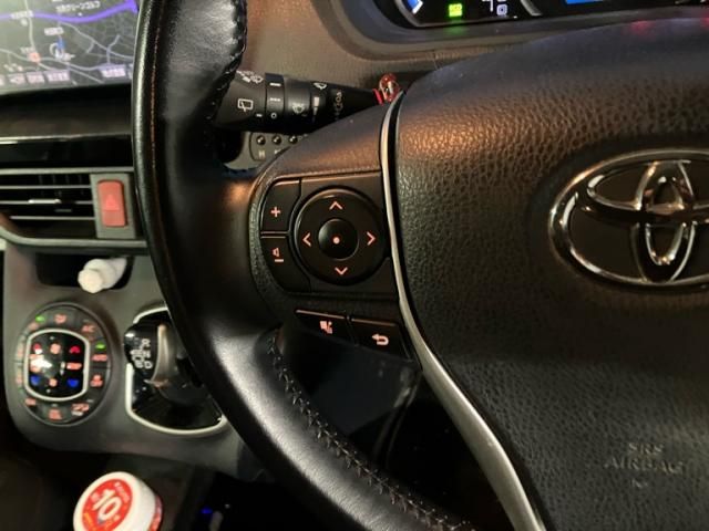 TOYOTA VOXY HYBRID 2015