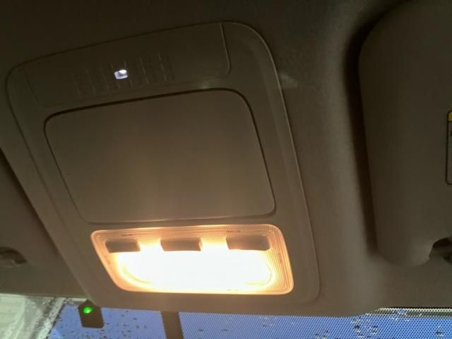 TOYOTA VOXY HYBRID 2015