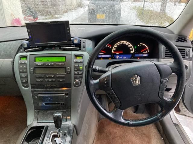 TOYOTA CROWN sedan 4WD 2004