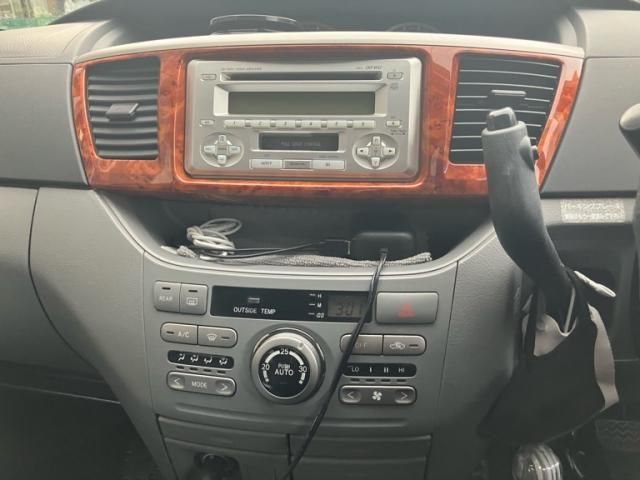 TOYOTA NOAH 2005
