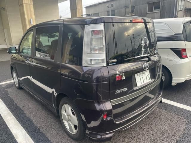 TOYOTA SIENTA 2011