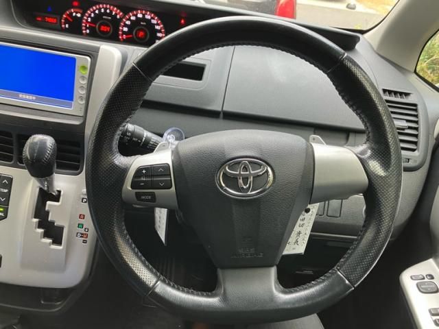 TOYOTA VOXY 2011